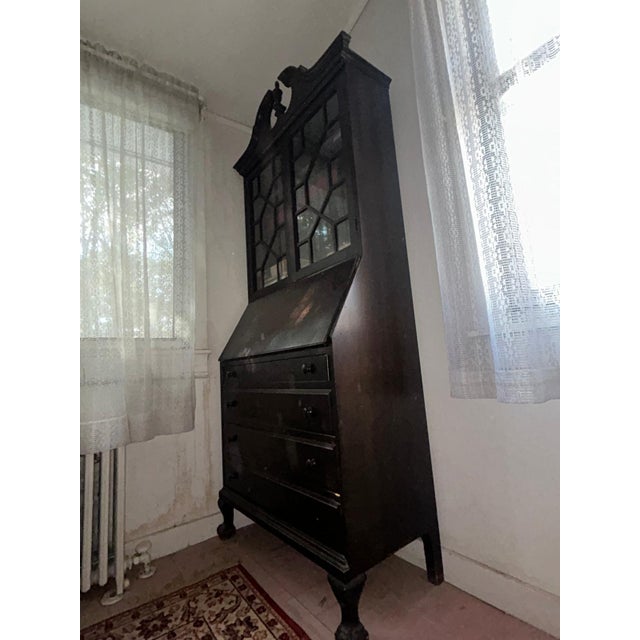 Vintage Secretary Desk With Glass Hutch – Traditional Chippendale Style For Sale In New York - Image 6 of 14
