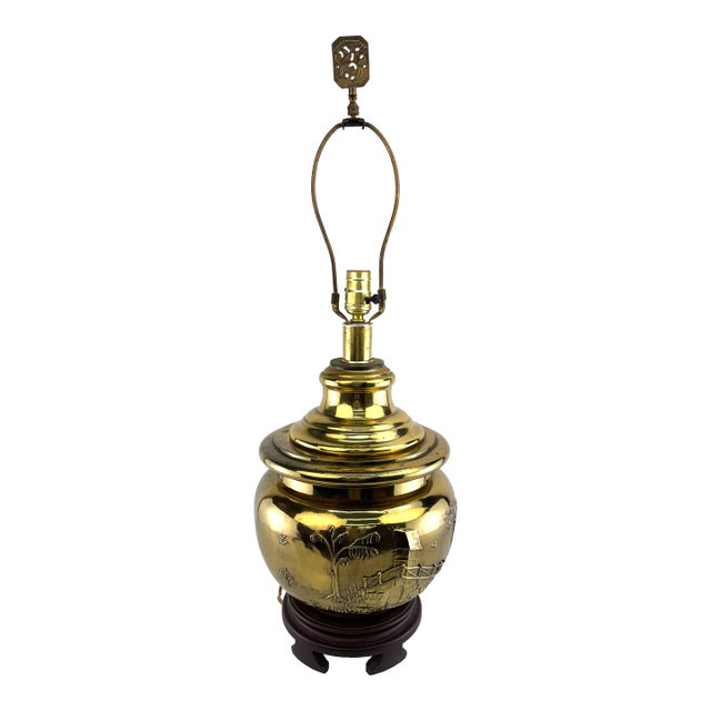 Mid 20th Century Hollywood Regency Chinoiserie Brass Table Lamp With Embossed Landscape Motif on Wood Base For Sale