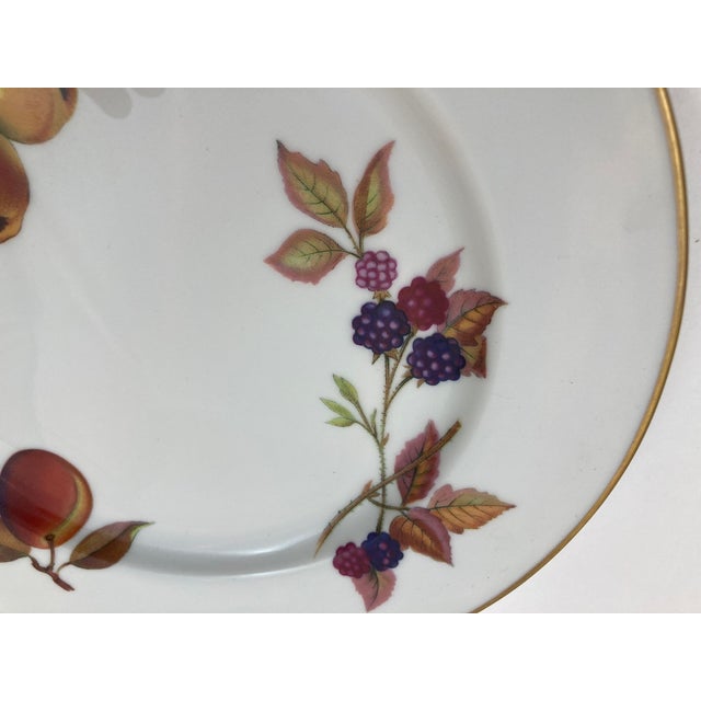 Royal Worcester Mid 20th Century Royal Worcester England Evesham Fruit Design Porcelain Lunch Dessert Plate For Sale - Image 4 of 10