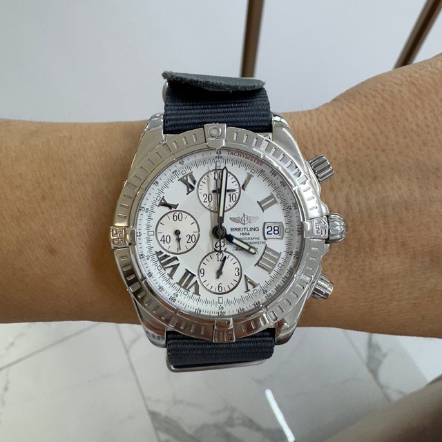 Brand: Breitling Gender: Men Metal Type: Stainless Steel Diameter: 43.50 mm Weight: 134.17 grams Gent's stainless steel...
