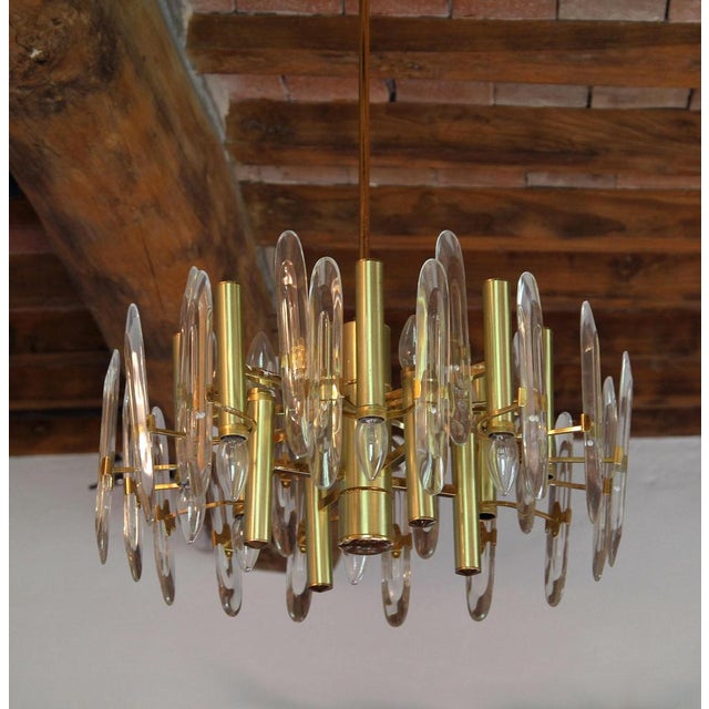 Mid-Century Gold Brass & Crystal Chandelier with 12 Lights by Gaetano Sciolari for Stilkronen, 1970s For Sale - Image 14 of 18