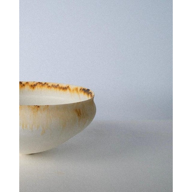 Porcelain Vessel in Glazed Porcelain & Iron Oxide by Robin Kerr Dimensions: D 29 x W 29 x H 13,5 cm. Materials: Porcelain...