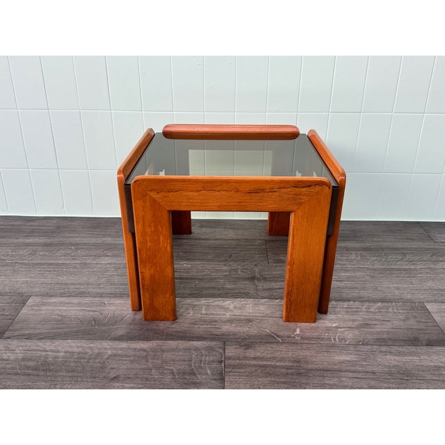 A 1970s coffee table, made in Italy and inspired by the style of Afra & Tobia Scarpa. Featuring simple yet sophisticated...