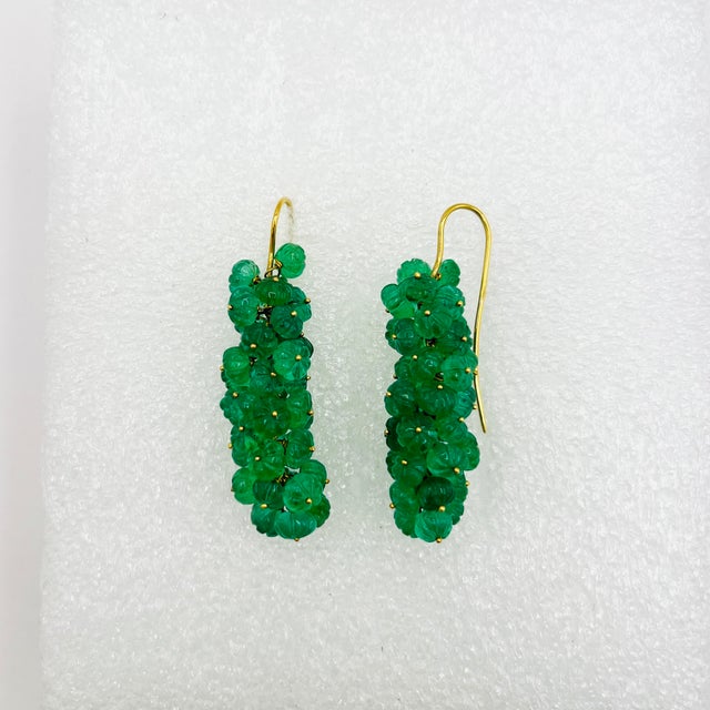 2020s Carved Emerald Dangle Earrings in 18k Yellow Gold, A Pair For Sale - Image 5 of 6