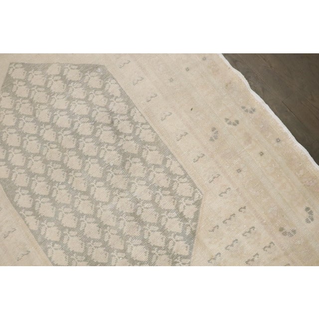 Vintage Paisley Motif Rug, 4'6'' X 7' For Sale - Image 4 of 8