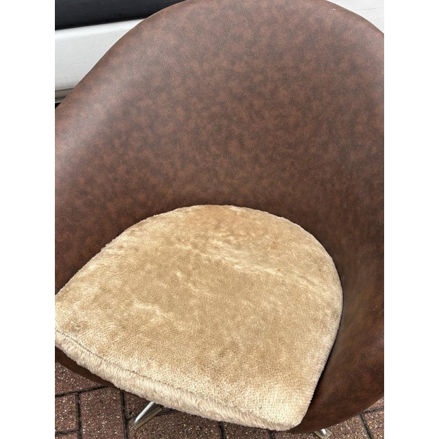 Mid-Century Modern Swivel Pod Armchairs, Set of 2 For Sale - Image 3 of 8