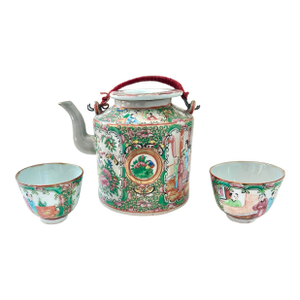 Antique Qing Dynasty Chinese Famille Rose Medallion Teapot & Teacups | 19th Century Export Porcelain