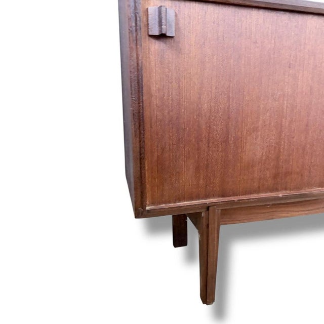 Brown Mid-Century Modern Teak Bookcase by Richard Hornby For Sale - Image 8 of 9
