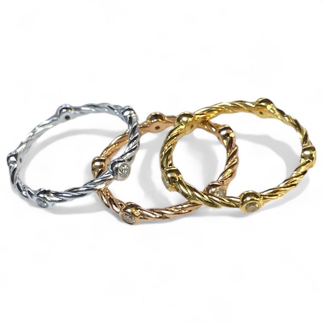 Early 21st Century Elegant 14k Gold Rope-Style Ring With Dazzling Diamond Accents, Size 6.5 For Sale - Image 5 of 6