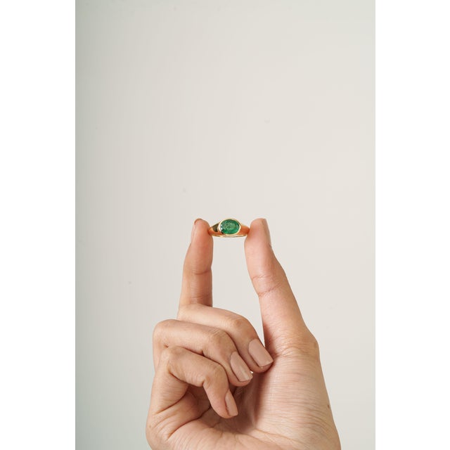 18k Gold Chunky 1.91Carat Natural Emerald Bezel Signet Ring Size 6.5 For Sale - Image 11 of 16