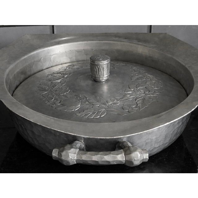 Traditional Early 20th Century Hammered Aluminum Covered Tureen With Laurel Wreath Lid For Sale - Image 3 of 3