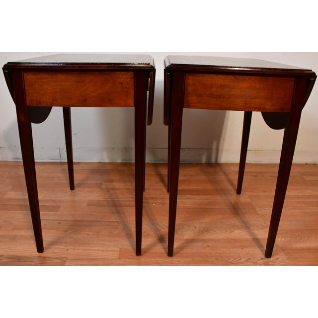 1920 Pair of English Hepplewhite Mahogany & Satinwood Inlay Pembroke Side Tables / End Tables For Sale - Image 14 of 18