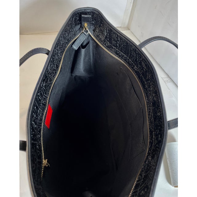 Metal Etro Signature Black Embossed Paisley Leather Zippered Shopper Tote Bag - For Sale - Image 7 of 9