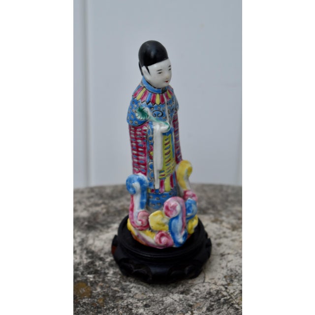 Vintage Chinese Famille Rose Porcelain Figurine Scholar Court Figure Wood Stand For Sale - Image 12 of 15