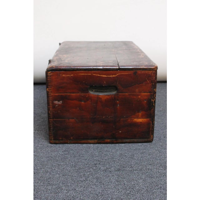 Early 19th Century Early 19th Century Colonial Stained Maple Handmade Travel Trunk / Chest With Hinged Top For Sale - Image 5 of 13