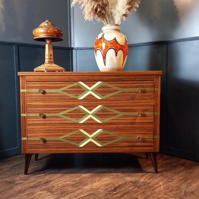 Wood Mid-Century Italian Chest of Drawers in the style of Gio Ponti, 1960s For Sale - Image 7 of 18