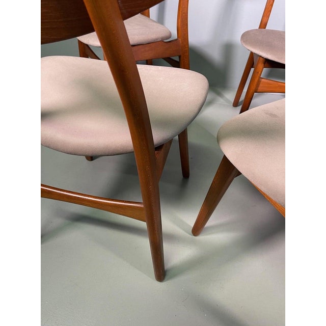 Brown CH-30 Dining Chairs by Hans Wegner for Carl Hansen & Søn, 1950, Set of 6 For Sale - Image 8 of 12