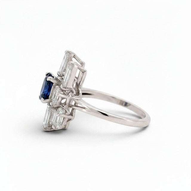 Mid 20th Century Vintage Modernist Natural Sapphire and Diamond - 18k White Gold Ring, Size 6.75 For Sale - Image 5 of 6