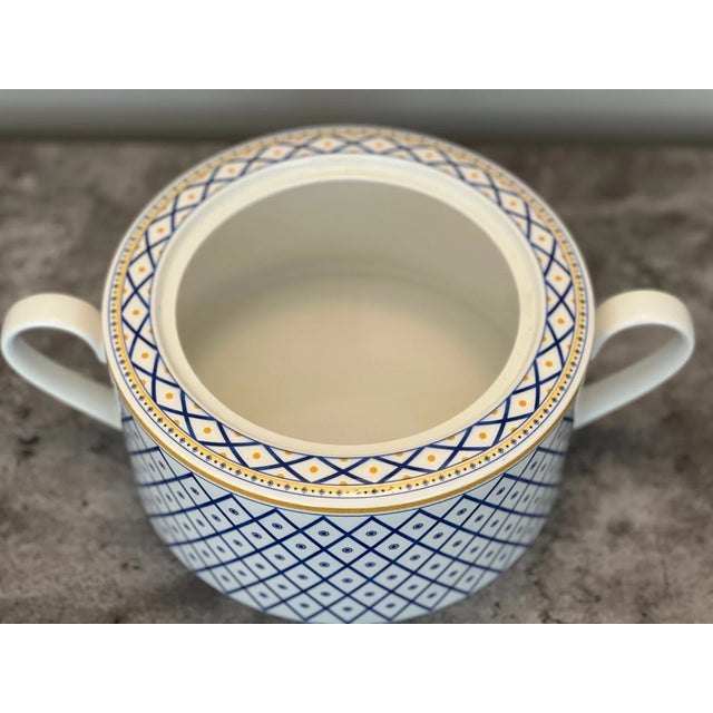 Elegant and timeless, this Villeroy & Boch Perpignan covered vegetable dish adds classic European charm to any table...