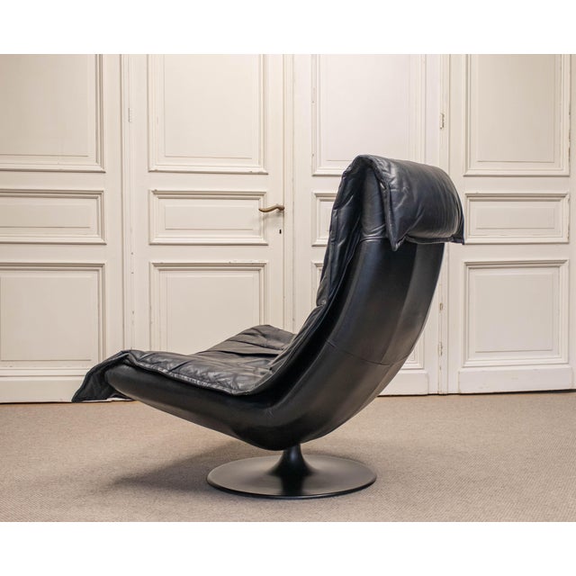 Modern Vintage Butterfly Swivel Chair in Black Leather, 1970s For Sale - Image 3 of 10