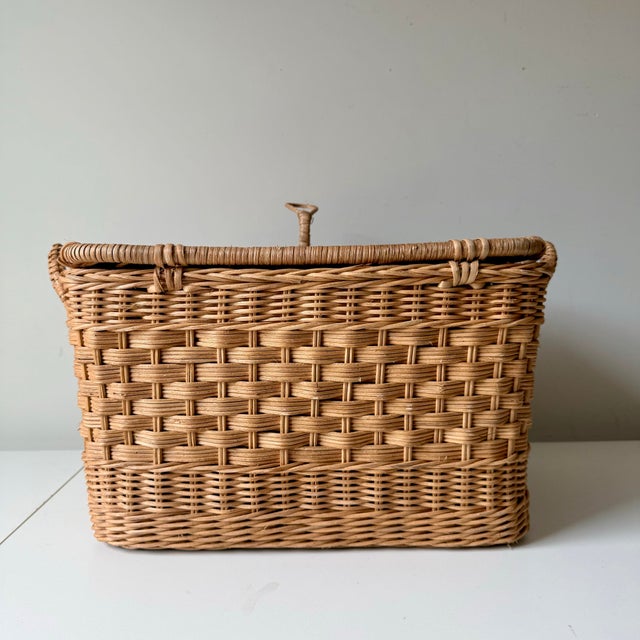 Tan 1970s Wicker Two Handle Lidded Basket For Sale - Image 8 of 9