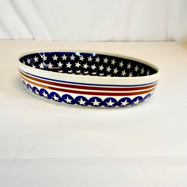Navy Blue 1980s Vintage Arts & Crafts Americana Boho Chic Boleslawiec Pottery Oval Baker Serving Dish - 4th of July For Sale - Image 8 of 11