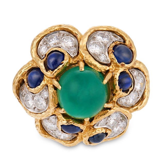 Contemporary French Vintage Emerald Sapphire Diamond 18k Yellow Gold Cocktail Ring, Size 6.5 For Sale - Image 3 of 7