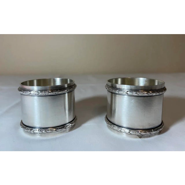 Early 20th Century Pair of Antique French Hallmarked Silverplate Napkin Rings Raised Foliate Bands For Sale - Image 5 of 8