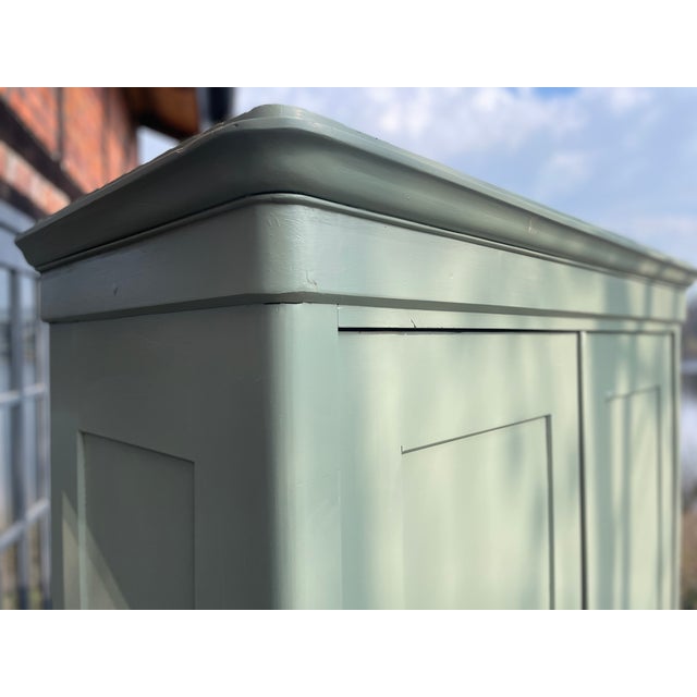 Antique Cabinet in Fir, 1890s, in Very Good conditions. Designed 1890 to 1919