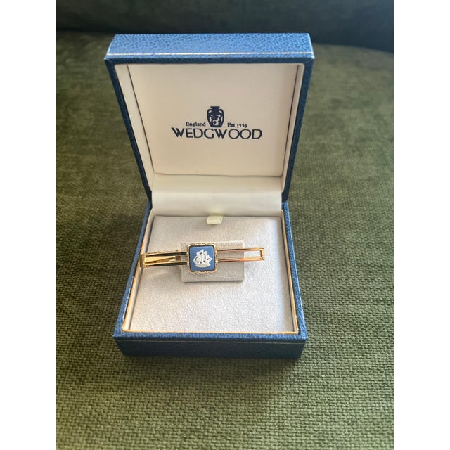Vintage Royal British “Wedgwood” Jasper ware Gold Plate Tie Clip Circa 1980 For Sale In New York - Image 6 of 12