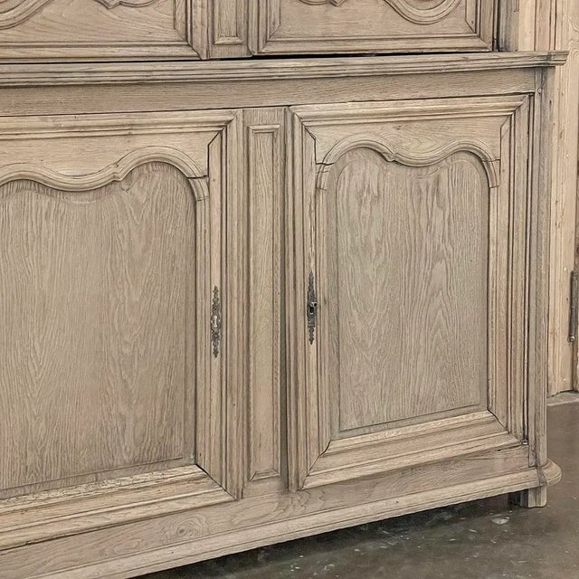 Grand 18th Century Country French Buffet a Deux Corps in Stripped Oak For Sale - Image 12 of 12