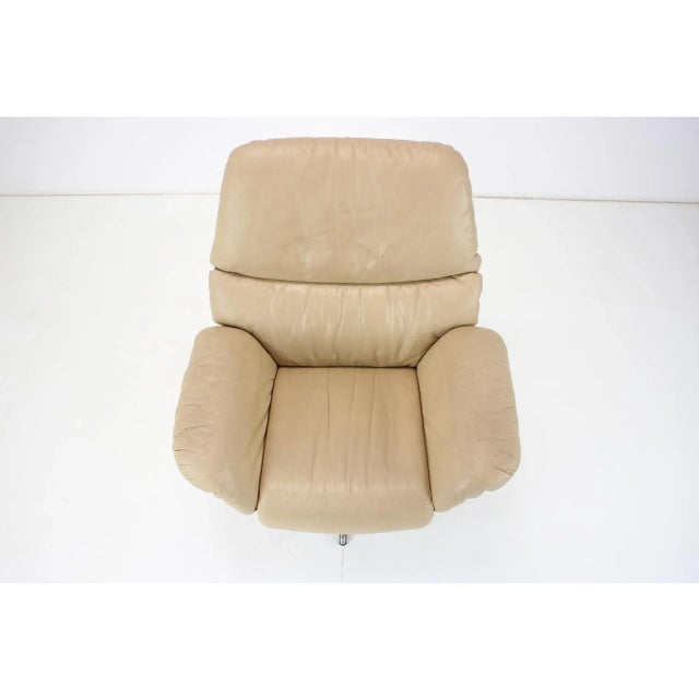 -Rocking mechanism -Very comfortable -Made from leather -Good original condition. This piece is attributed to the...