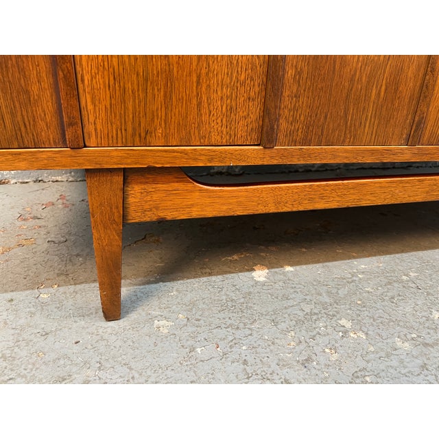 Mid-Century Early American of Martinsville Long Walnut Dresser For Sale - Image 16 of 17