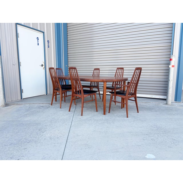 1960s Danish Modern Teak Extendable Dining Set For Sale In Los Angeles - Image 6 of 17