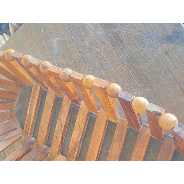 Wooden fruit basket, made of an assembly of balls and wooden bars which gives it the very original form of an assemblage...