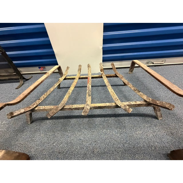 Antique Brass & Iron Andirons With Fire Grate – Decorative Fireplace Set For Sale In Chicago - Image 6 of 7