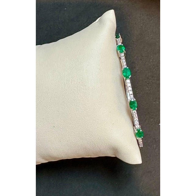2 Carat Natural Brazilian Emerald & Diamond Bangle Bracelet 14 Karat White Gold For Sale - Image 10 of 18