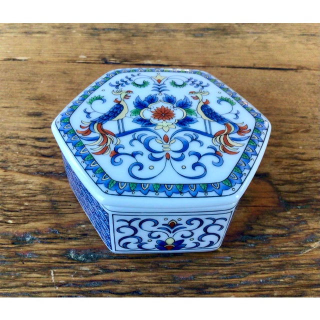 1980s Vintage Hexgonal Blue and White Lidded Box and Matching Catch-All Dish by Takahashi San Francisco, Fantasy Collection- 2 Pieces For Sale - Image 5 of 12