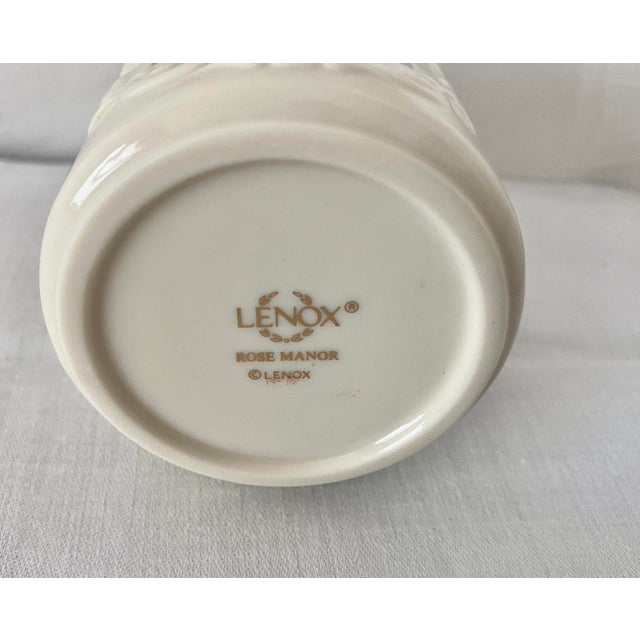 Late 20th Century Lenox Rose Manor soap/lotion pump dispenser. Crafted from Lenox's signature fine cream-colored...
