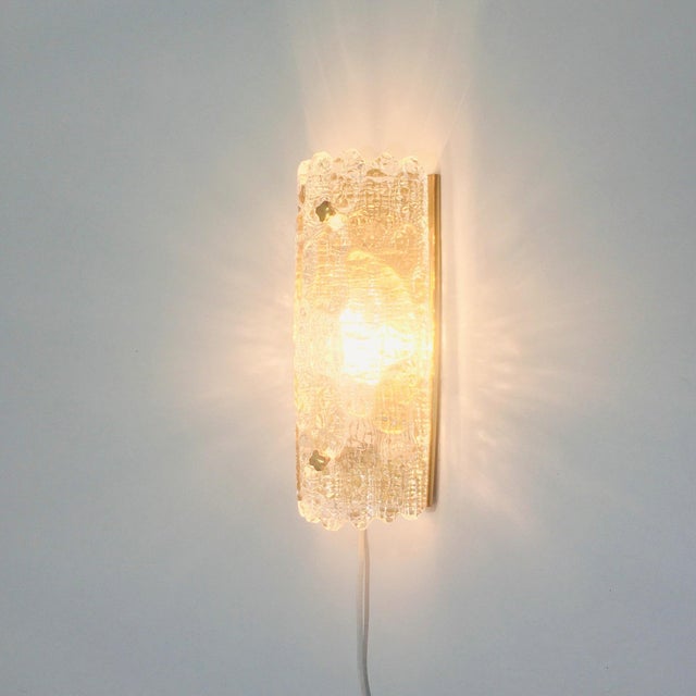 Orrefors Mid-Century Modern Scandinavian Glass and Brass Wall Sconce attributed to Carl Fagerlund for Orrefors, Sweden, 1960s For Sale - Image 4 of 8