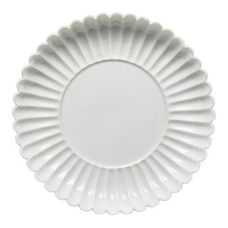 Coupe en Porcelaine Blanche Monochrome Dynastie Qianlong (1736-1795) Fleur Chrysanthème For Sale