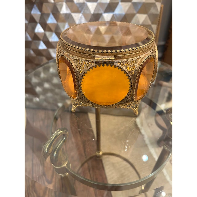 Rococo French Ormolu & Amber Glass Round Jewelry Box For Sale - Image 3 of 12