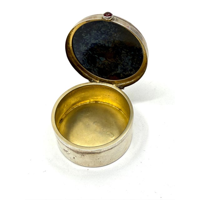 Beautiful Birmingham 1912 Sterling Silver, Agate & Cabochon Ruby? Pill Box For Sale - Image 11 of 12