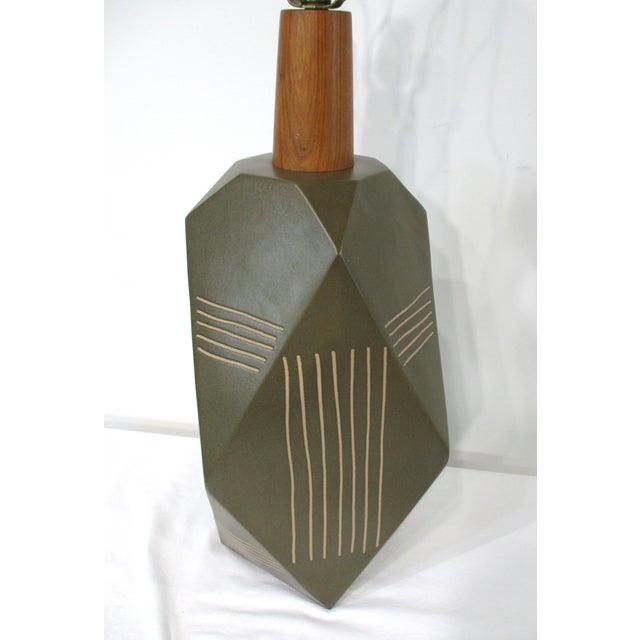 Mid-Century Modern Mid 20th Century Rare Gordon and Jane Martz Geometric Ceramic Table Lamp by Marshall Studios For Sale - Image 3 of 11