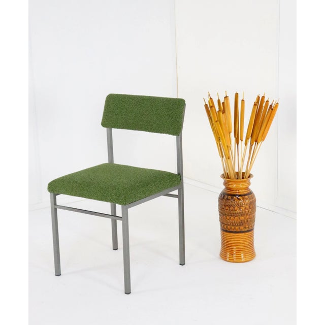 1 loose chair with a gray lacquered sleek metal frame. Model "Traunraut" has a timeless appearance. The model is very...