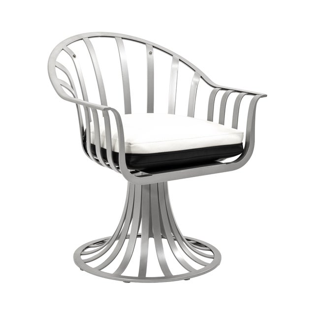 A sculptural take on classic outdoor seating, this pair of patio chairs in the style of Russell Woodard showcases graceful...