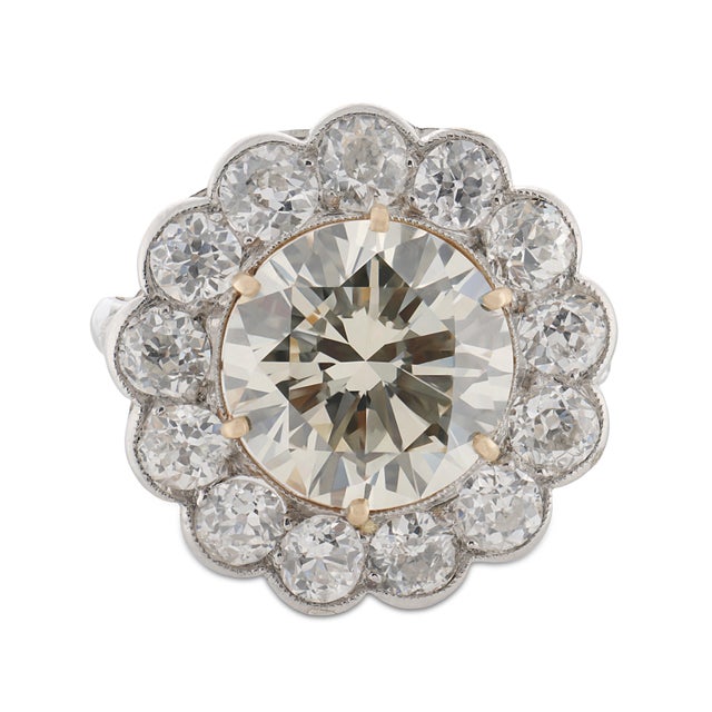 Contemporary Mid 20th Century Chaumet Paris Gia 3.81 Carat Diamond Platinum Cluster Ring, Size 5 For Sale - Image 3 of 6