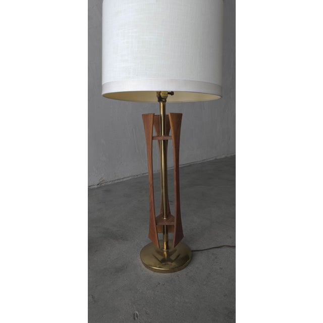 Laurel Lamp Company Pair of Mid Century Walnut and Brass Table Lamps For Sale - Image 4 of 7