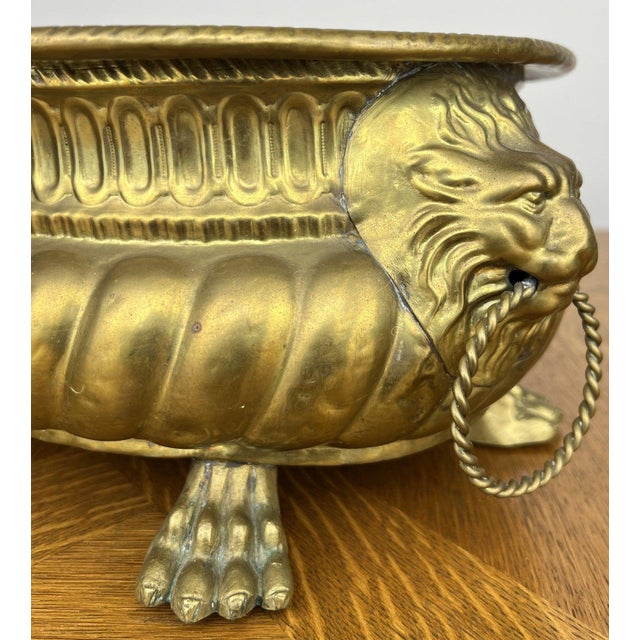 Vintage Style Plant Pot in Brass For Sale - Image 4 of 18