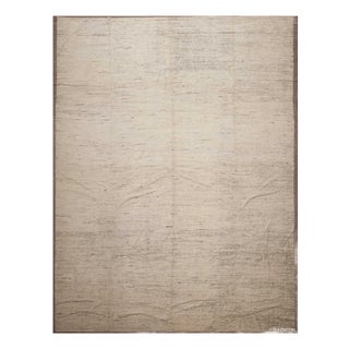 Nazmiyal Collection Solid Light Ivory Background Modern Wool Pile Area Rug For Sale